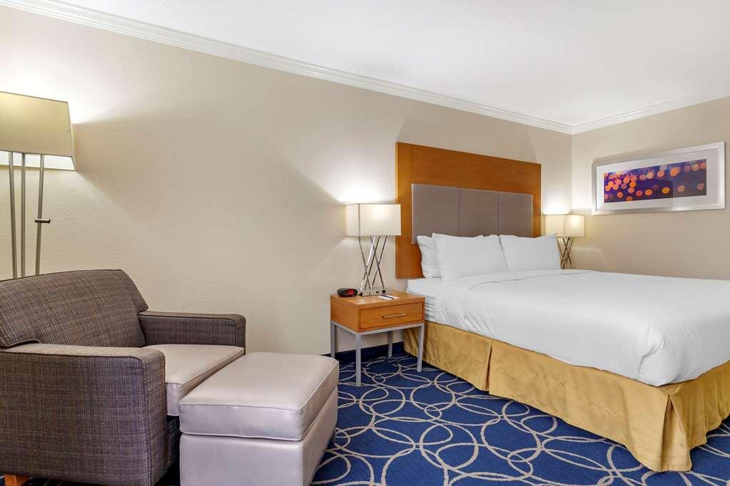 Comfort Inn & Suites Houston I-10 West Energy Corridor Номер фото