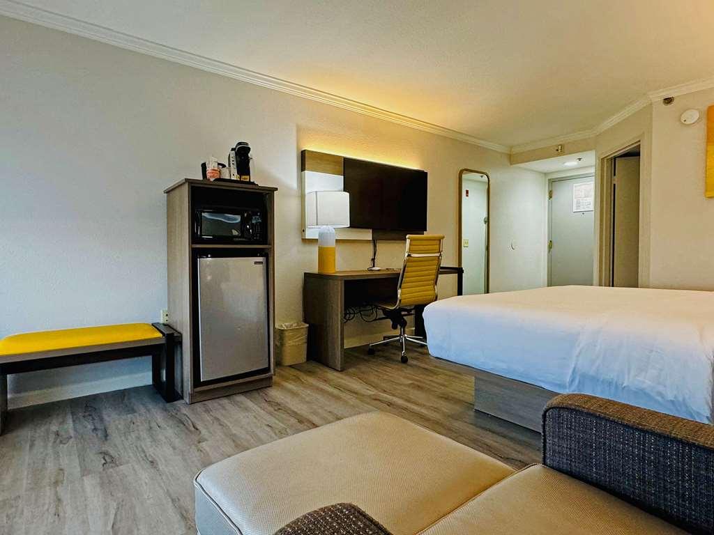 Comfort Inn & Suites Houston I-10 West Energy Corridor Номер фото