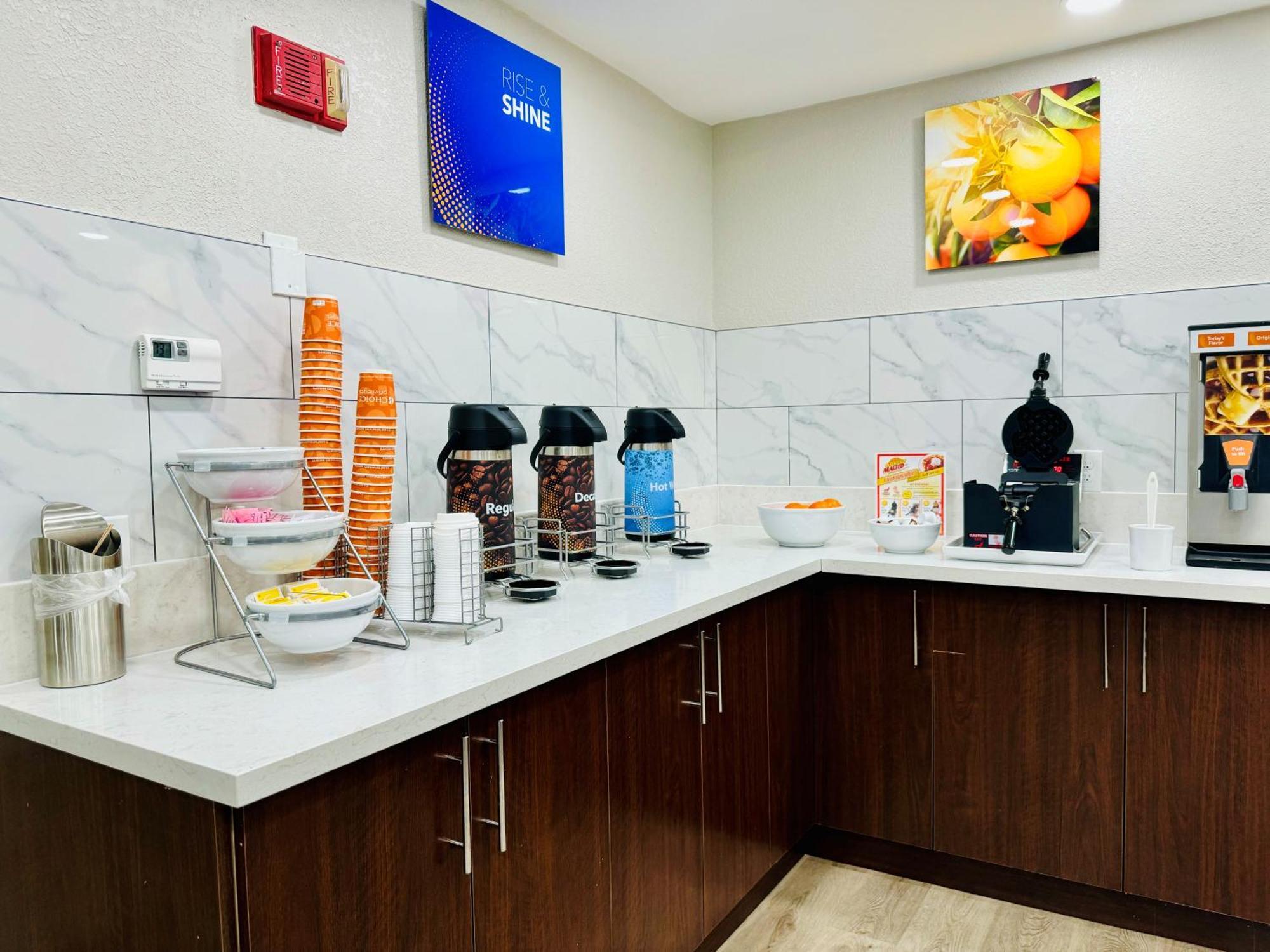 Comfort Inn & Suites Houston I-10 West Energy Corridor Экстерьер фото