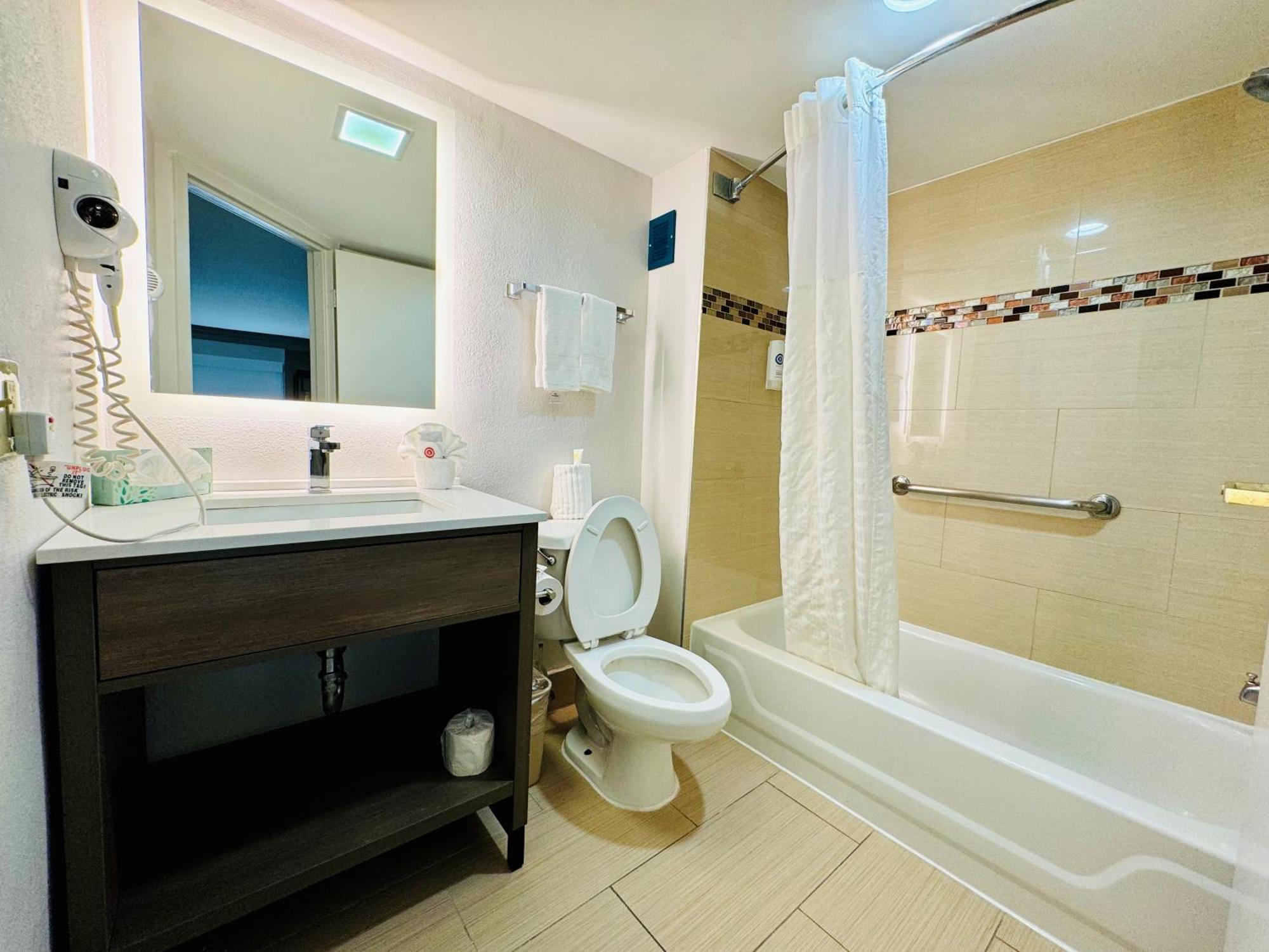 Comfort Inn & Suites Houston I-10 West Energy Corridor Экстерьер фото