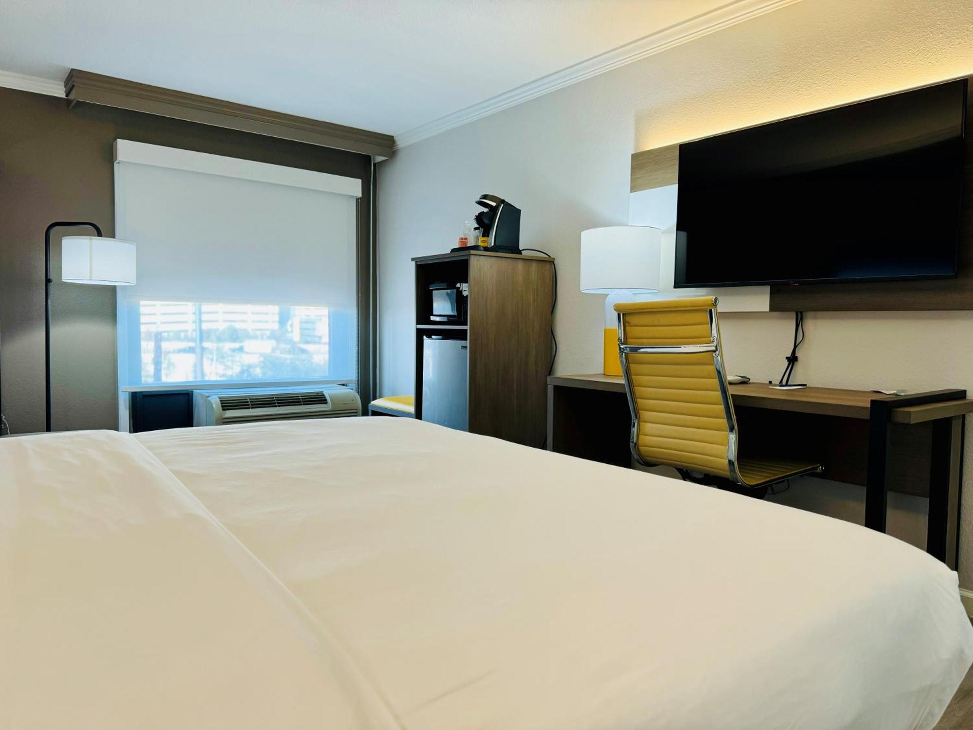Comfort Inn & Suites Houston I-10 West Energy Corridor Экстерьер фото